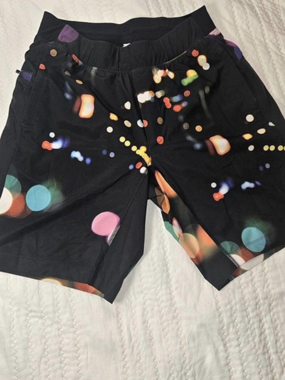 Lululemon Tracker Short V *4" Athletic Shorts Black & Multicolor Medium